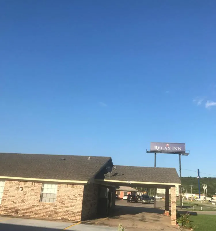 Relax Inn Henryetta hotel hero