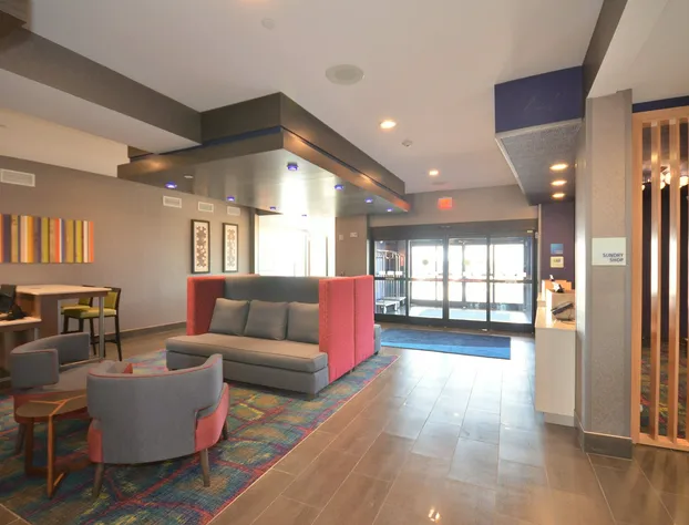 Holiday Inn Express & Suites Oklahoma City Mid - Arpt Area by IHG hotel detail image 3