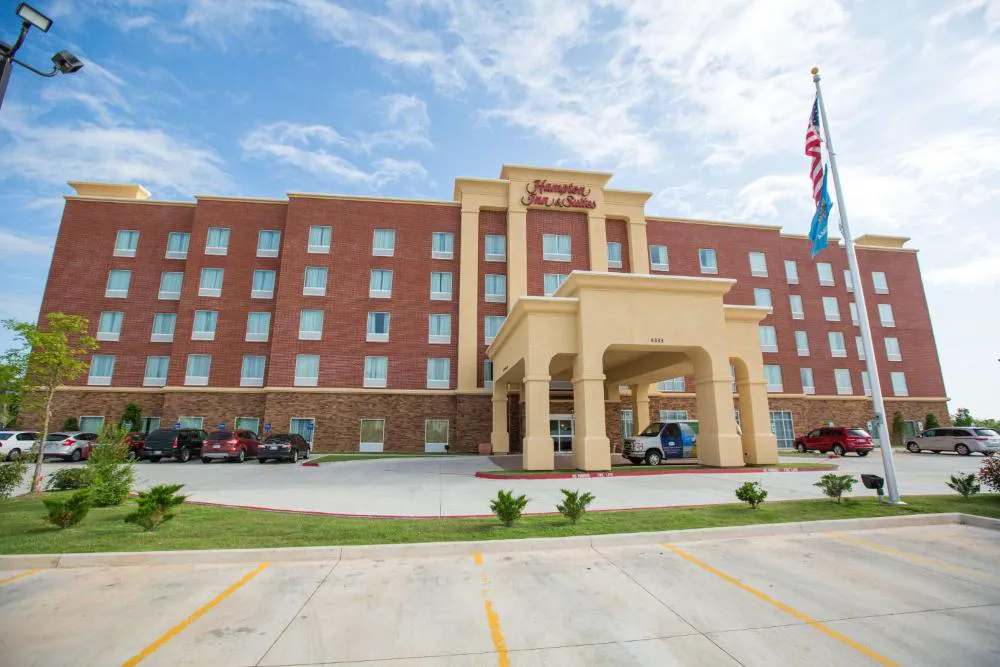 Hampton Inn & Suites Oklahoma City Airport hotel hero