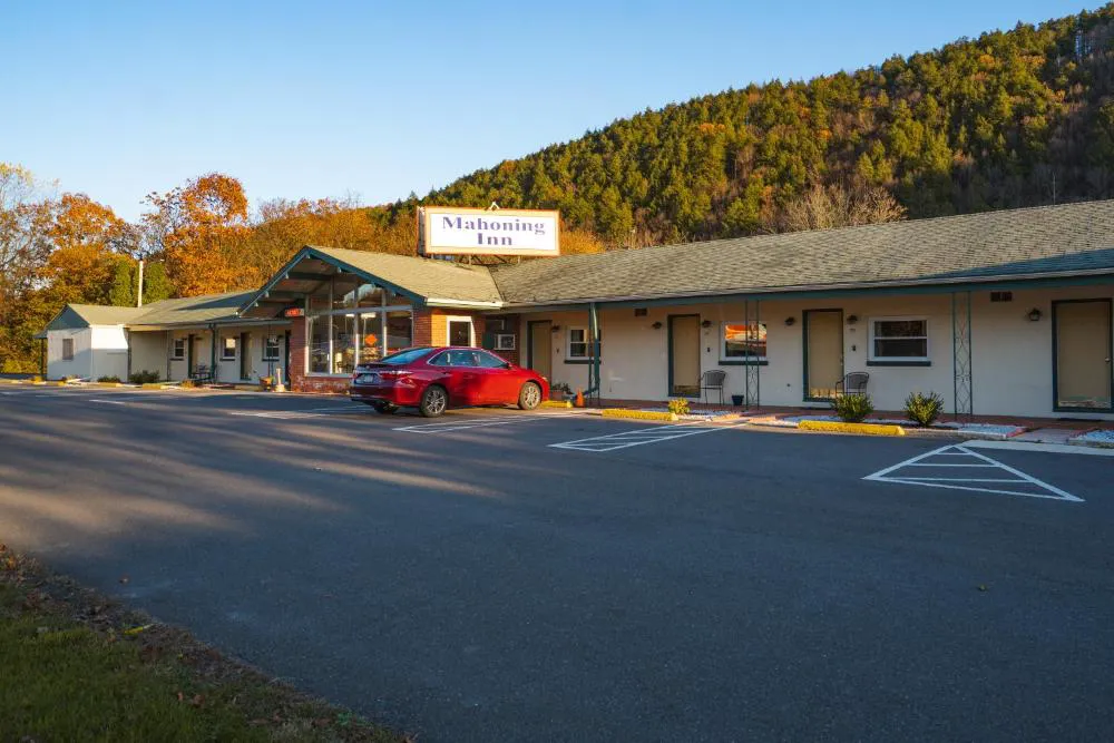 Mahoning Inn hotel hero