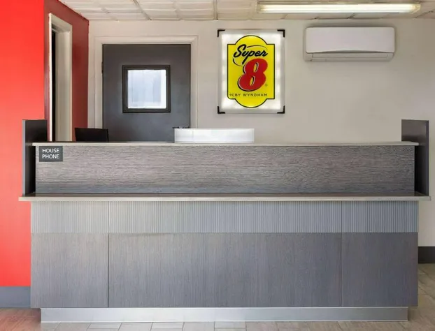 Super 8 by Wyndham Hazleton hotel detail image 3