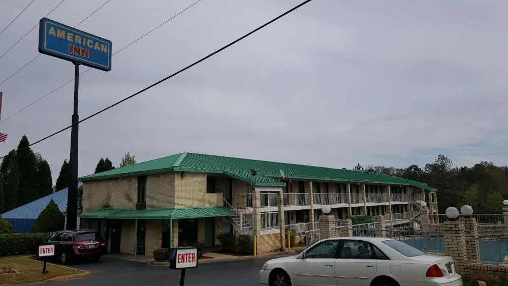 American Inn hotel hero