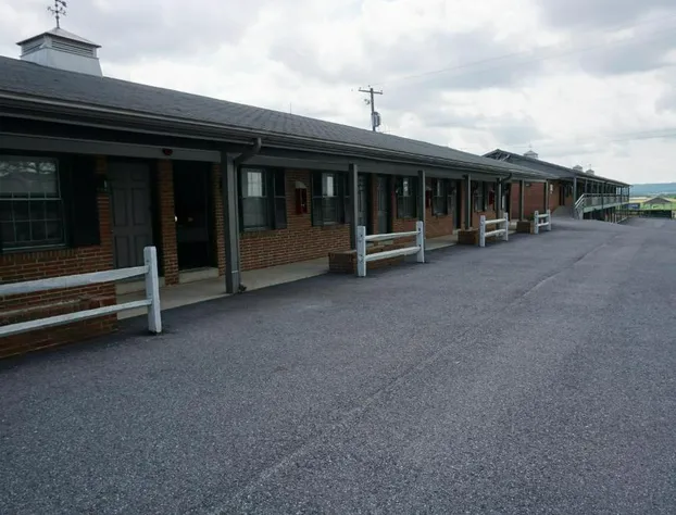 Harvest Drive Family Inn hotel detail image 1