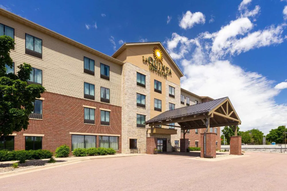 La Quinta Inn & Suites by Wyndham Sioux Falls hotel hero