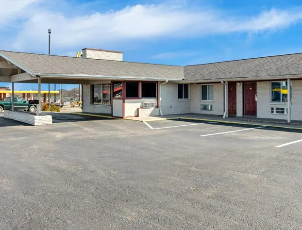 Rodeway Inn Dickson hotel detail image 1