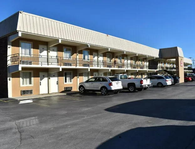 Inn Of Lenoir Motor Lodge hotel detail image 3