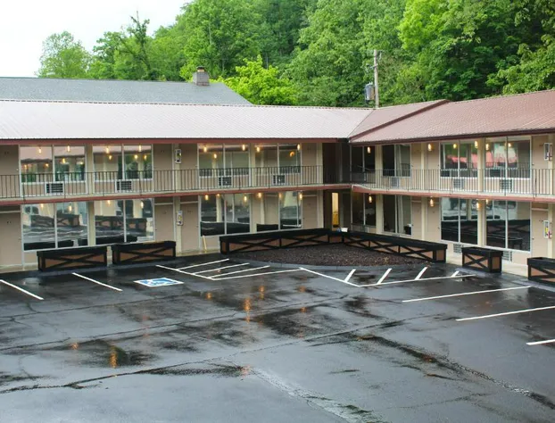 Sleepy Bear Motel hotel detail image 1