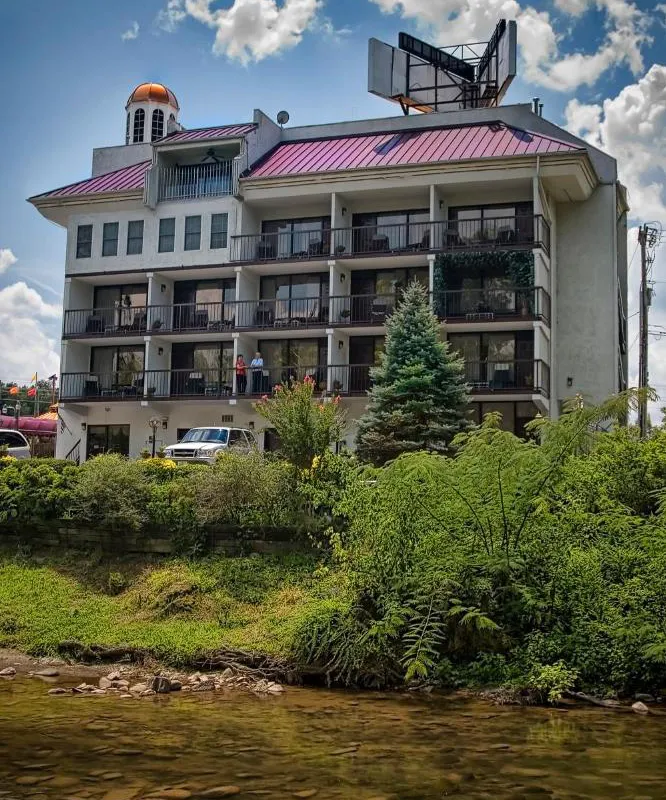 Rivergate Mountain Lodge hotel hero