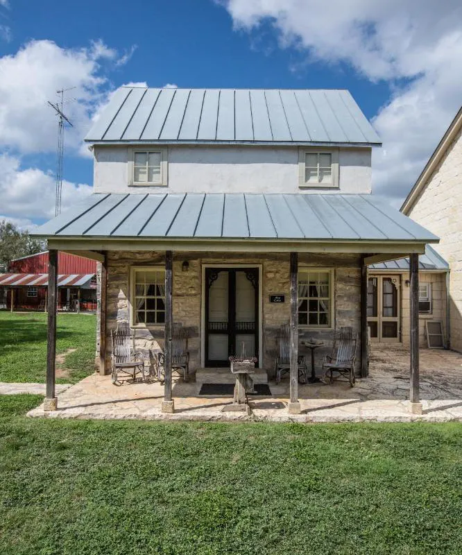 Full Moon Inn B&B hotel hero