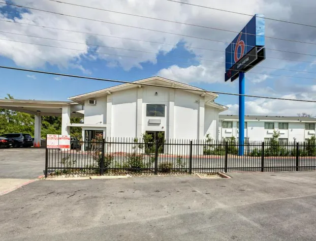 Motel 6 Dallas, TX - South hotel detail image 4