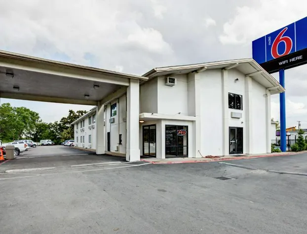 Motel 6 Dallas, TX - South hotel detail image 3