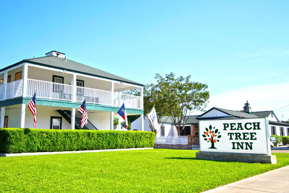 Peach Tree Inn & Suites hotel hero