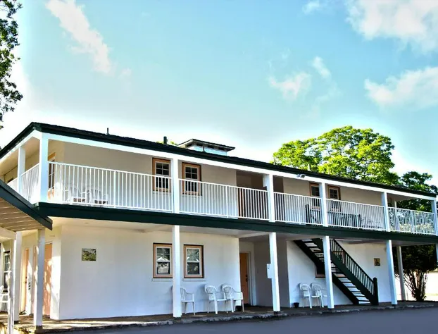 Peach Tree Inn & Suites hotel detail image 1