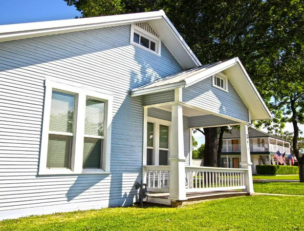 Peach Tree Inn & Suites hotel detail image 4