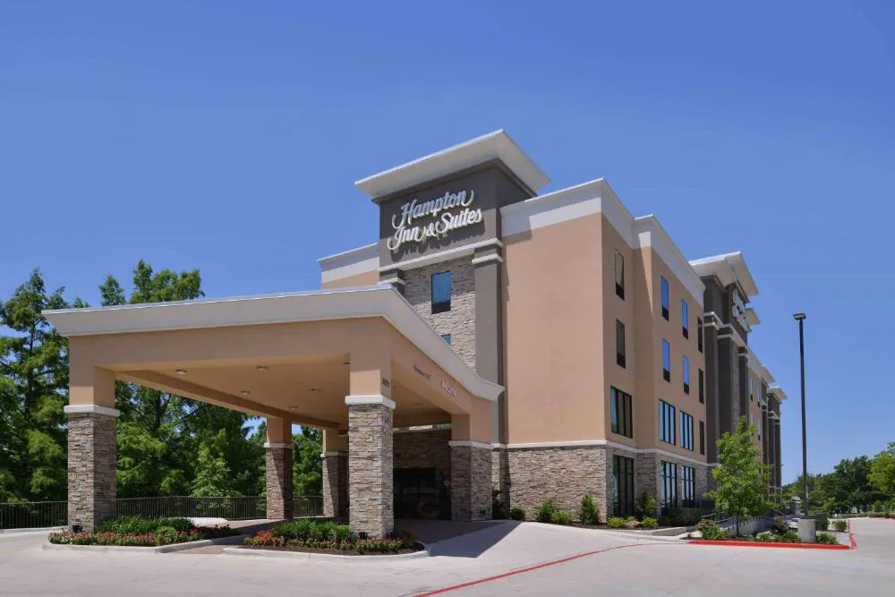 Hampton Inn & Suites Dallas Market Center hotel hero