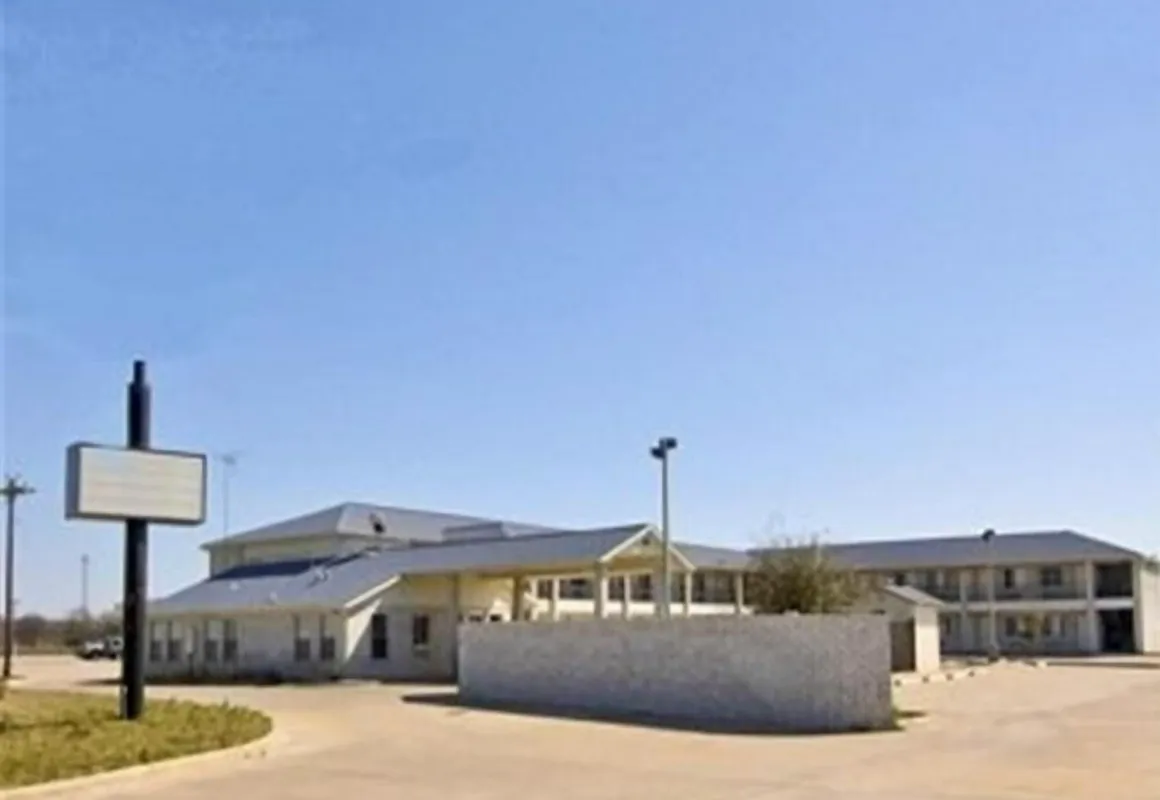 Summit Inn Hempstead hotel hero