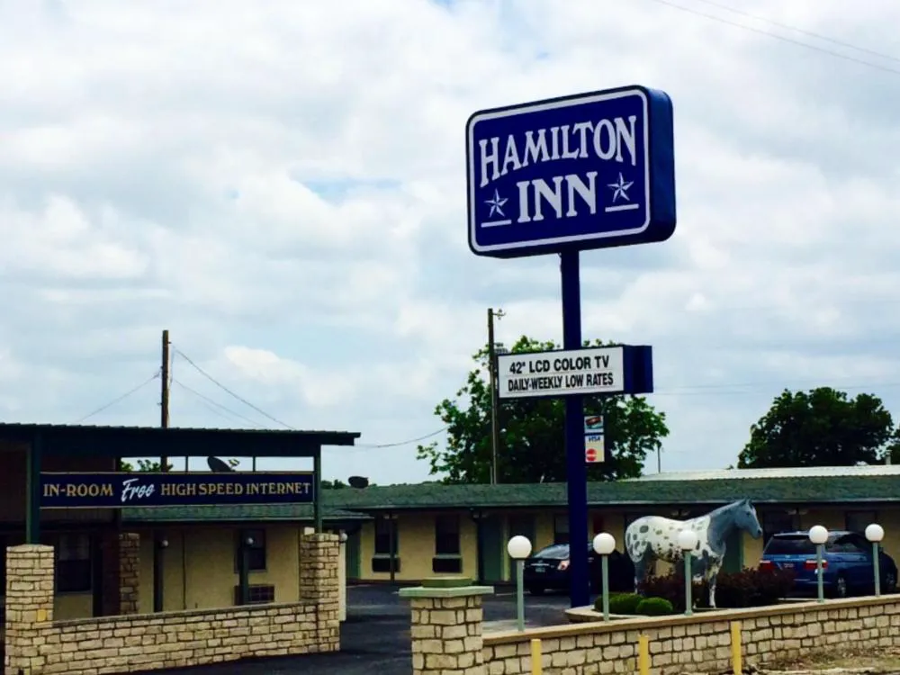 Hamilton Inn hotel hero