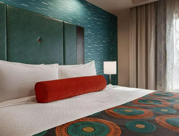 Best Western Premier Ashton Suites-Willowbrook hotel detail image 4