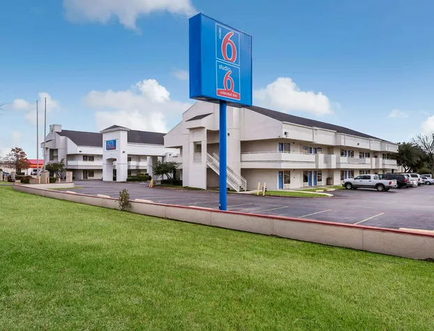 Motel 6 Irving, TX - Irving DFW Airport East hotel detail image 1