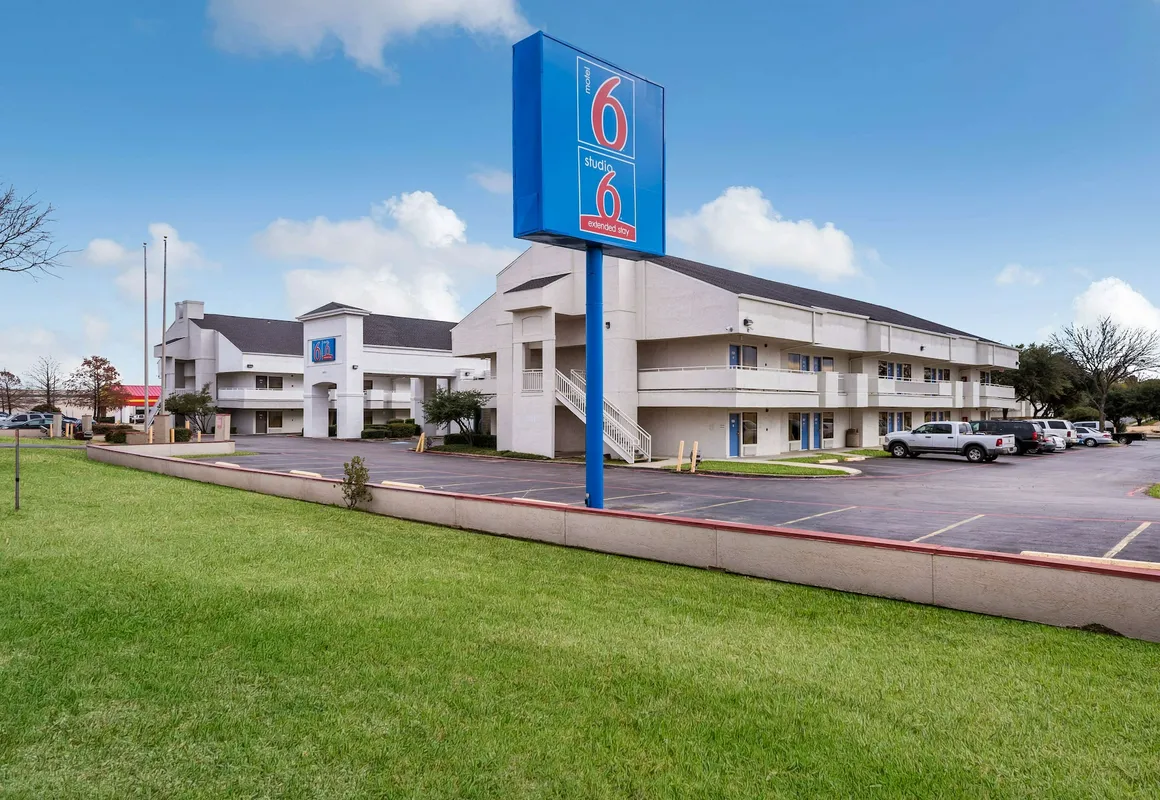 Motel 6 Irving, TX - Irving DFW Airport East hotel hero