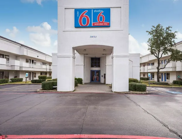 Motel 6 Irving, TX - Irving DFW Airport East hotel detail image 4
