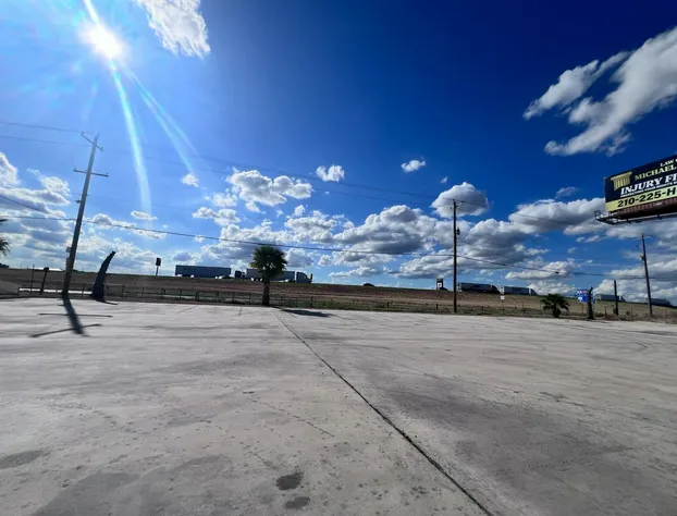 OYO Garden Inn and Suites Pearsall I-35 East hotel detail image 2