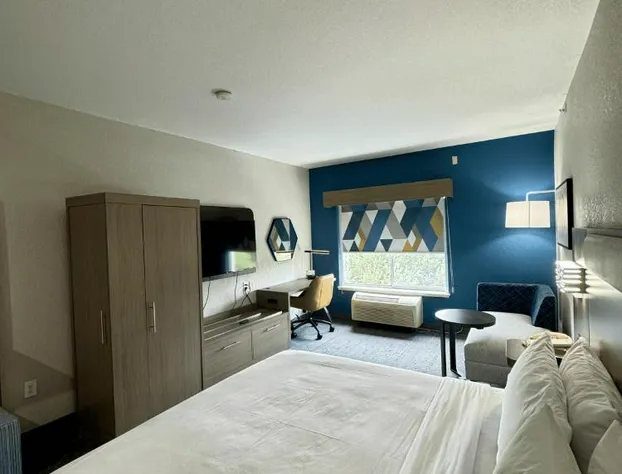 Holiday Inn Express Hotel & Suites San Antonio by IHG hotel detail image 4