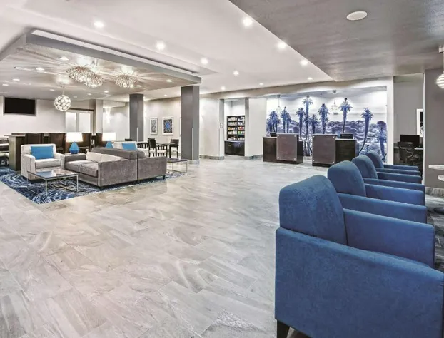 La Quinta Inn & Suites by Wyndham Victoria - South hotel detail image 1