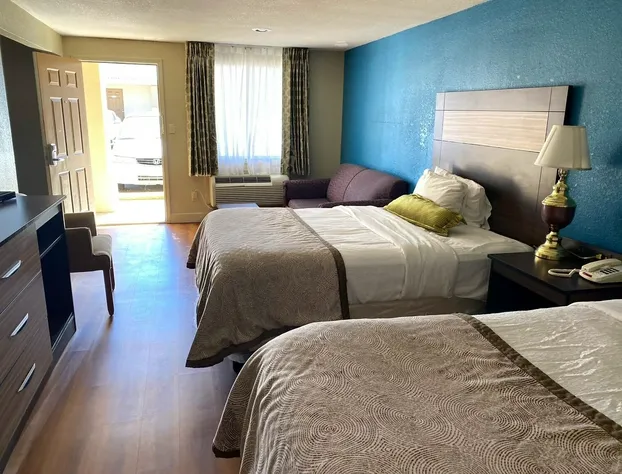 Stratford House Inn and Suites hotel detail image 3