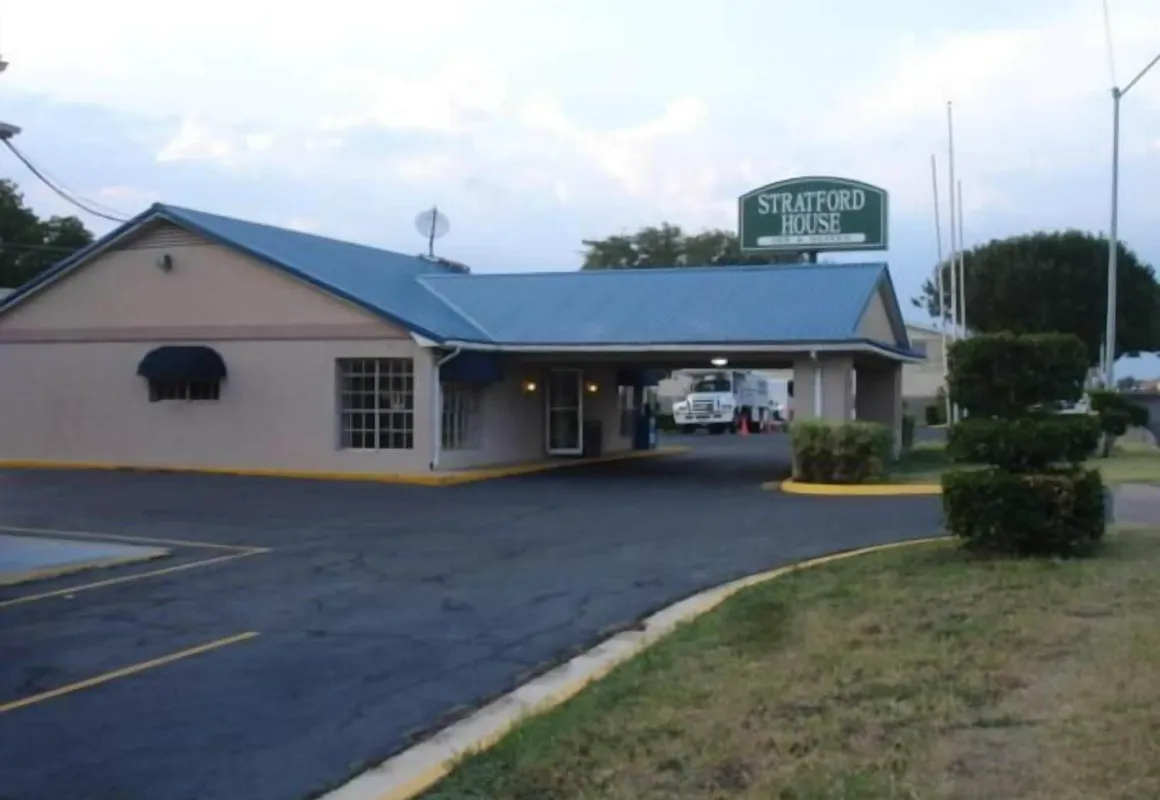 Stratford House Inn and Suites hotel hero