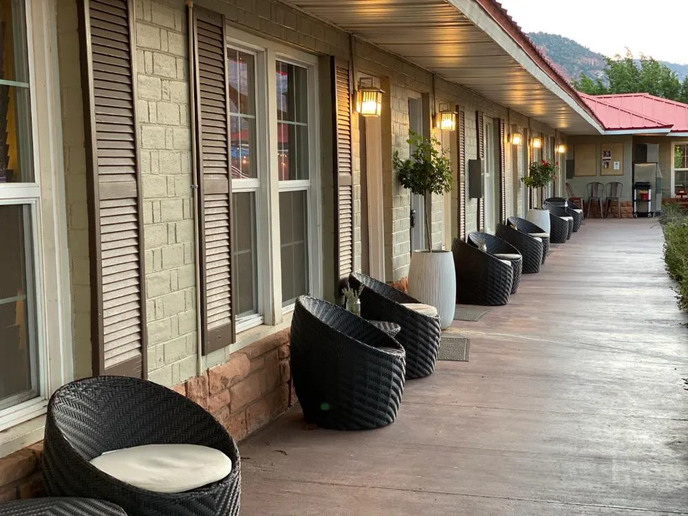 The Flagstone Boutique Inn & Suites hotel hero