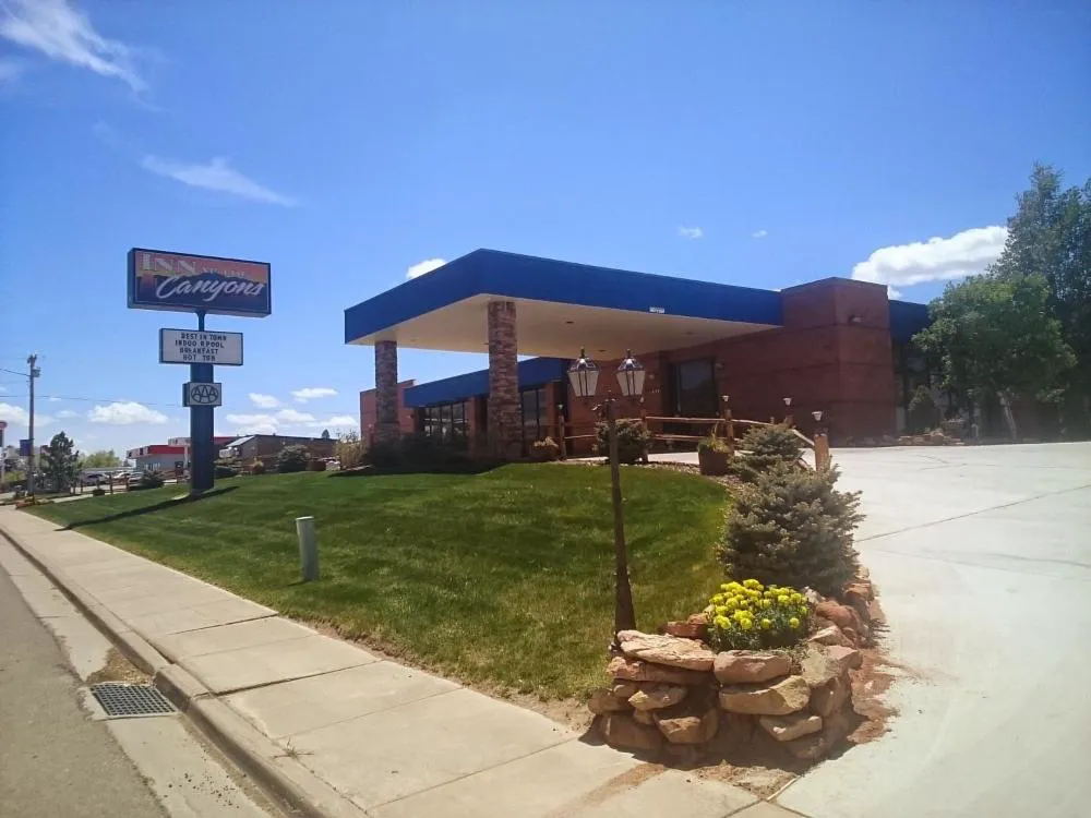 Inn at the Canyons hotel hero