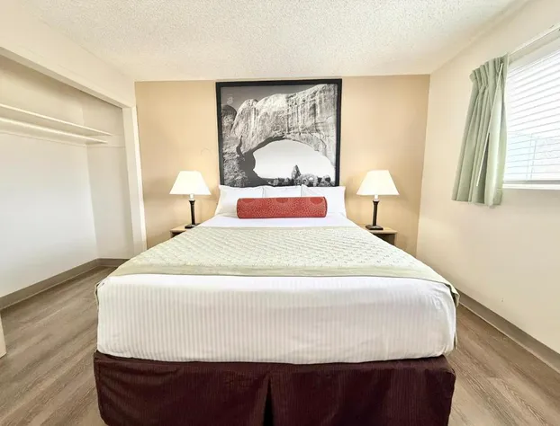Super 8 by Wyndham Salina/Scenic Hills Area hotel detail image 2