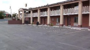 Super 8 by Wyndham Salina/Scenic Hills Area hotel detail image 1