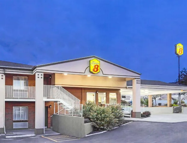 Super 8 by Wyndham Salina/Scenic Hills Area hotel detail image 2