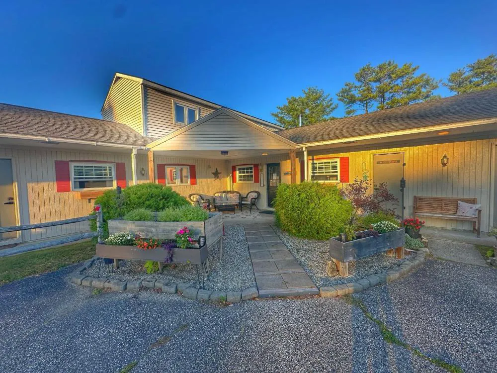 Brittany Motel hotel hero