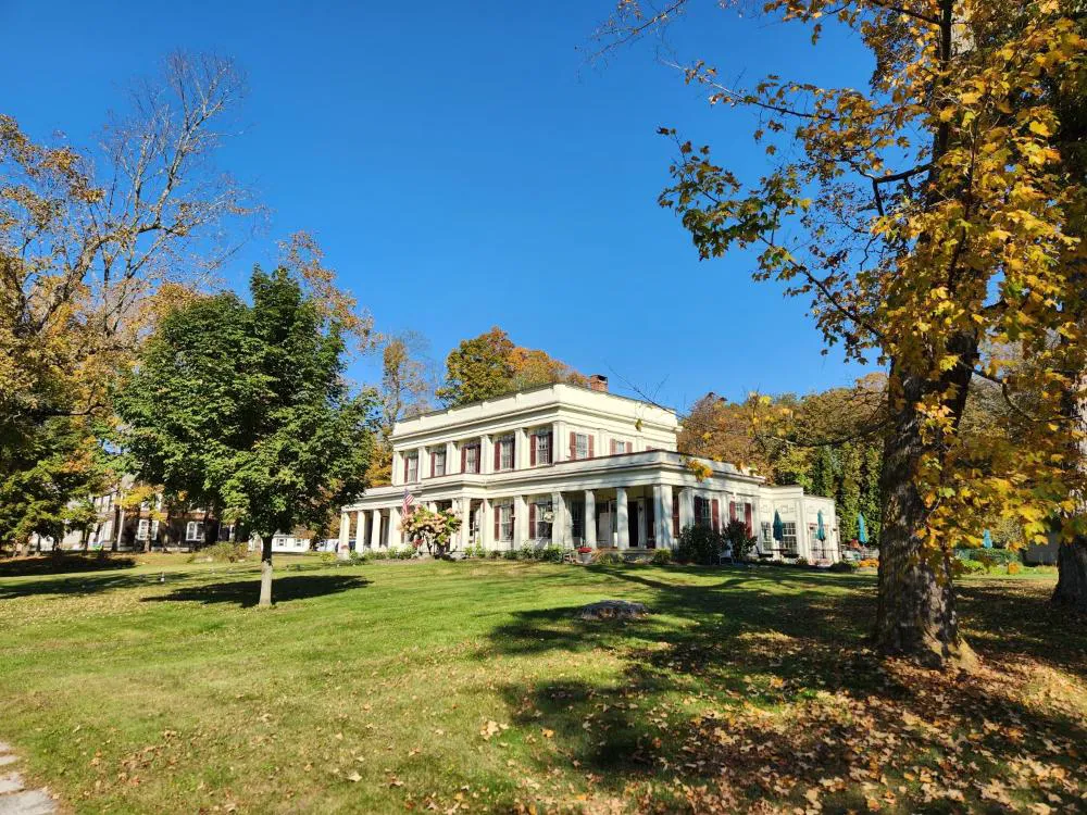 Arlington Inn hotel hero