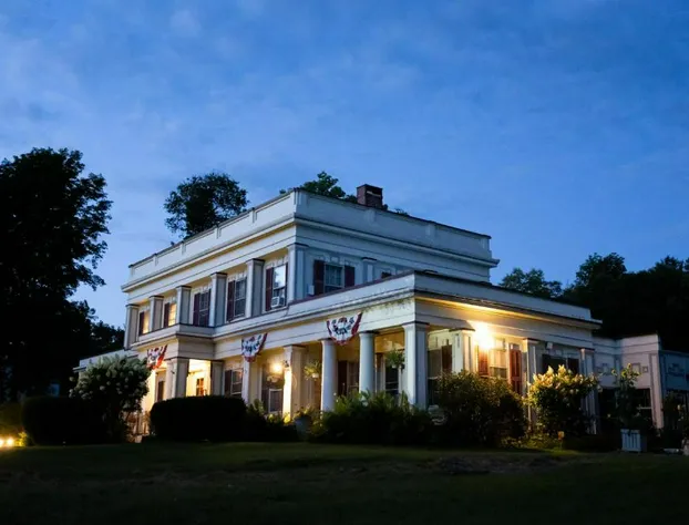 Arlington Inn hotel detail image 1