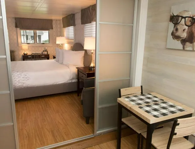 Knotty Pine hotel detail image 4