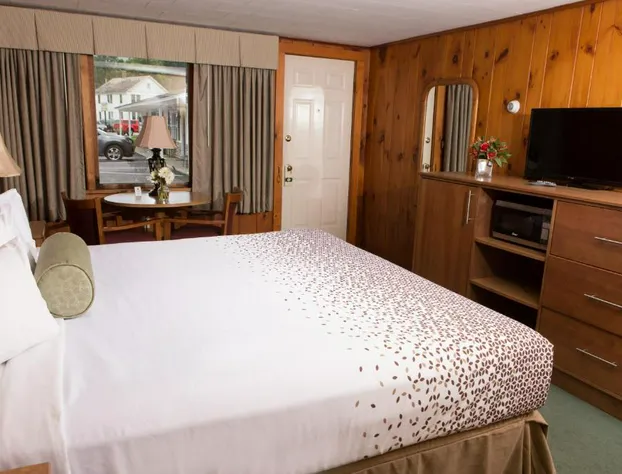 Knotty Pine hotel detail image 3
