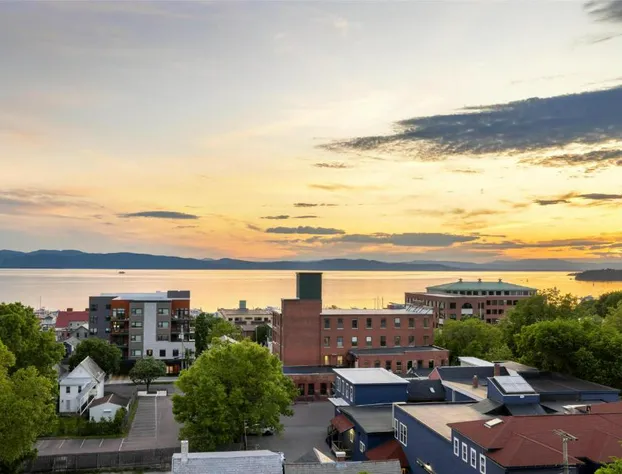 Hilton Garden Inn Burlington Downtown hotel detail image 1
