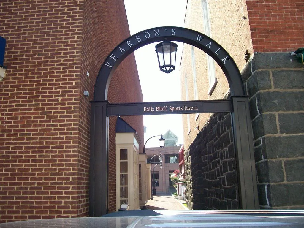 Leesburg Colonial Inn hotel hero