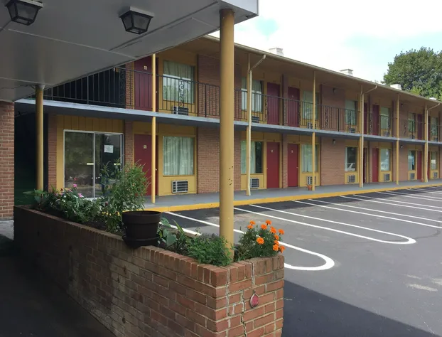 Royal Inn Motel hotel detail image 1