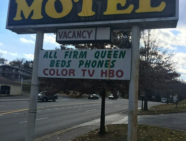 Royal Inn Motel hotel detail image 2