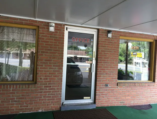 Royal Inn Motel hotel detail image 3