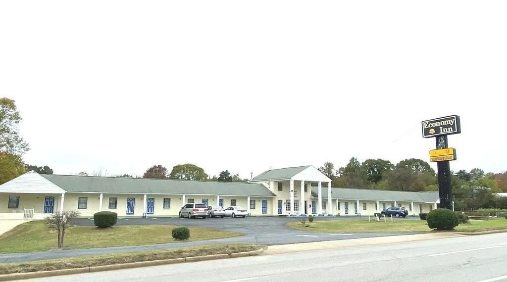 Economy Inn hotel hero