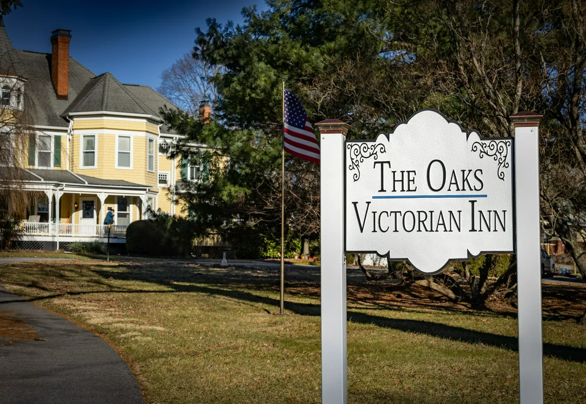 The Oaks Victorian Inn hotel hero