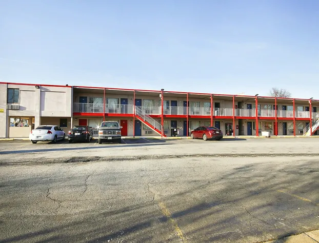 OYO Hotel Petersburg VA I-95 & E Washington St hotel detail image 2