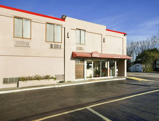 OYO Hotel Petersburg VA I-95 & E Washington St hotel detail image 3