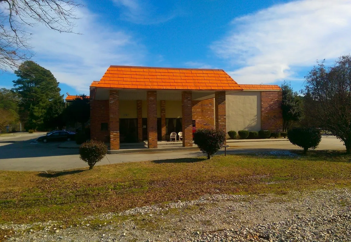 Family Inns of America Williamsburg hotel hero